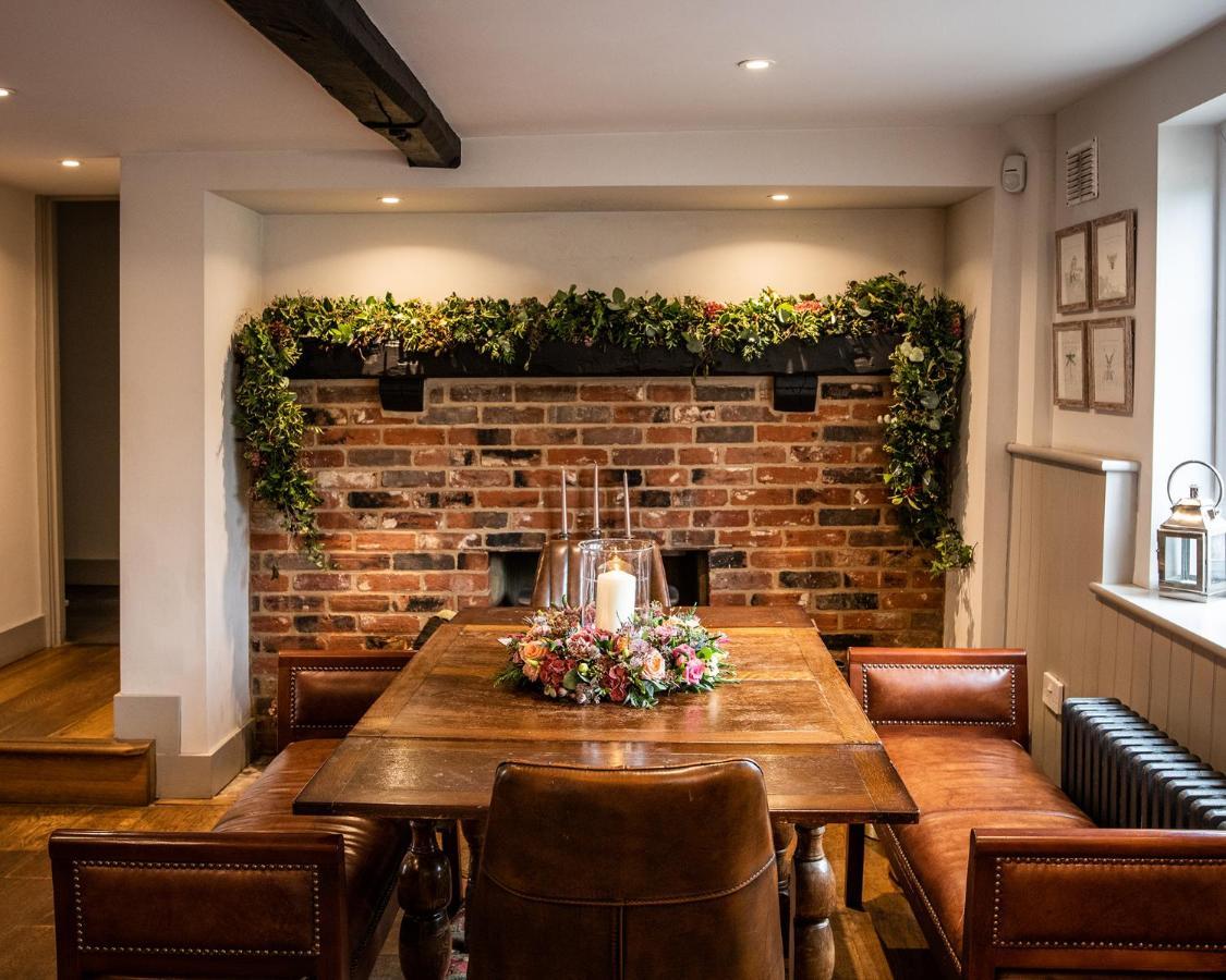 The Three Horseshoes * Briston